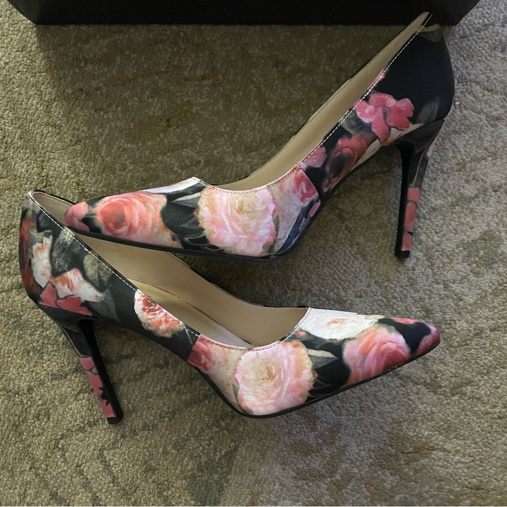 Nine West flower shoes